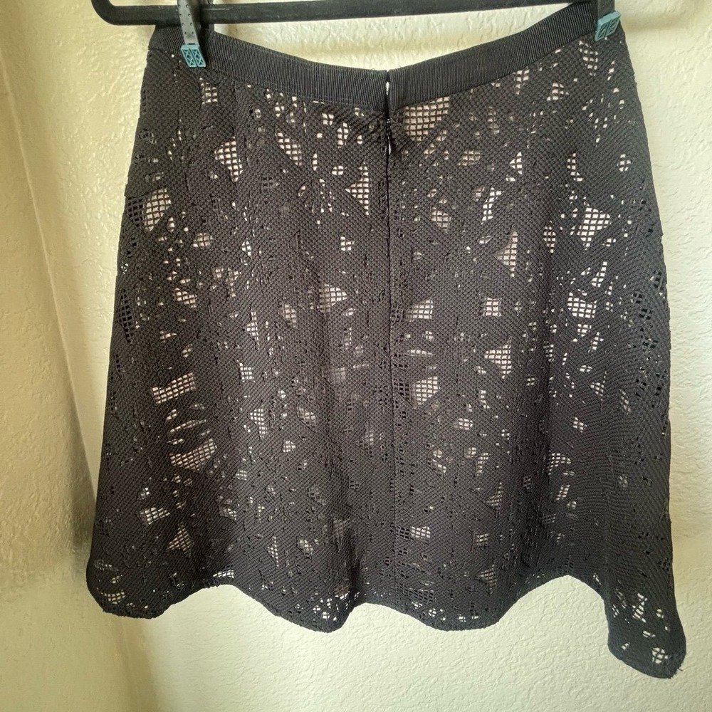 Ann Taylor‎ Loft lace  black skirt.  Size 6.